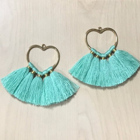 EMERALDGREEN TASSEL FRINGE GOLD HEART CHARM