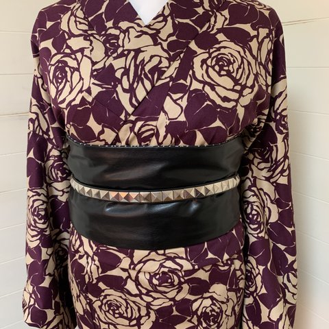 バラのシルエットの着物(紫)