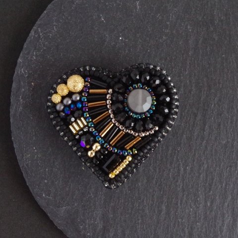 　heart  （ブローチ）（ビーズ刺繡）(black)