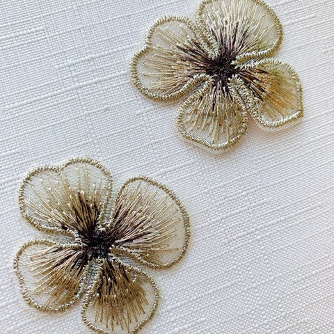 お花のの刺繍 ゴールド