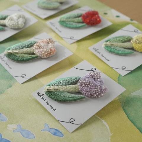 刺繍とビーズのチューリップブローチ【ラベンダーパープル】