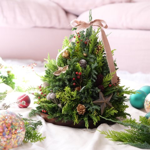 【NEW】クリスマス　卓上に置ける、Xmas ツリーアレンジメント　生花