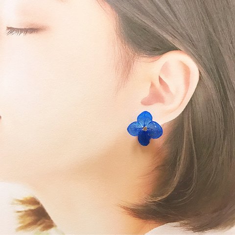 ブルーの紫陽花ピアス/イヤリング