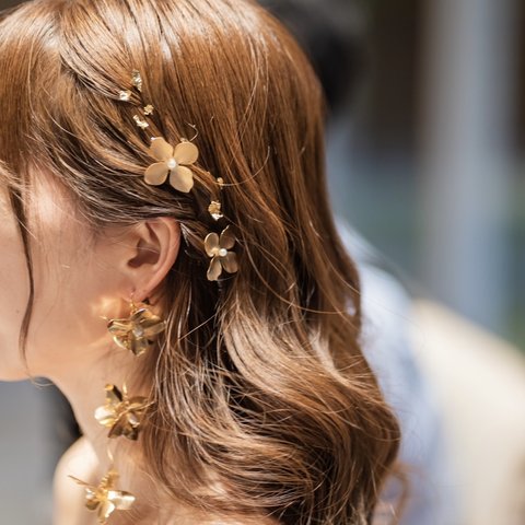 ゴールドアクセ　ゴールドヘアピン　ゴールドフラワーピン　ブライダルアクセ　ヘッドドレス　フラワーピン　ウェディングアクセ