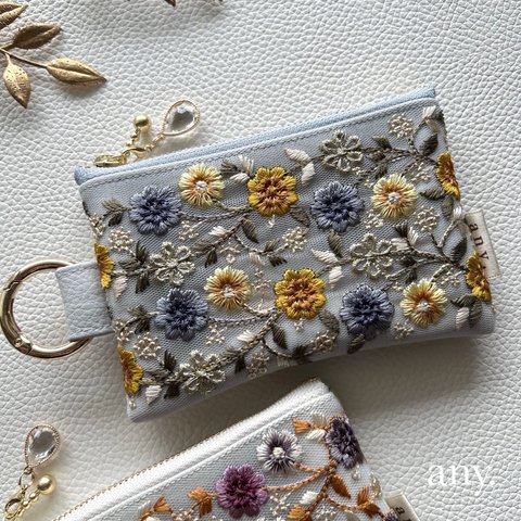 【受注製作🪡】 new✨インド刺繍リボンポーチ flower garden blue🌿カードケース💳 フェイクレザー カラビナポーチ　贈り物♡ご自分へのご褒美に♡ 新生活　