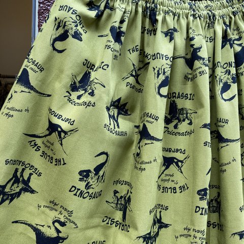 【着丈約86cm】ダイナソースカート　恐竜　怪獣　ガオー　大人スカート　ギャザースカート　ふんわりスカート