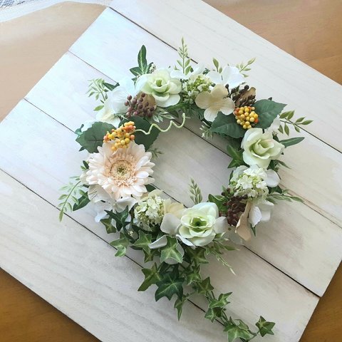 【再3】ギフトにも🎁White Garden Wreath（26cm）ウェルカムリース　玄関リース　リモート部屋　結婚祝い　新築祝い　誕生日