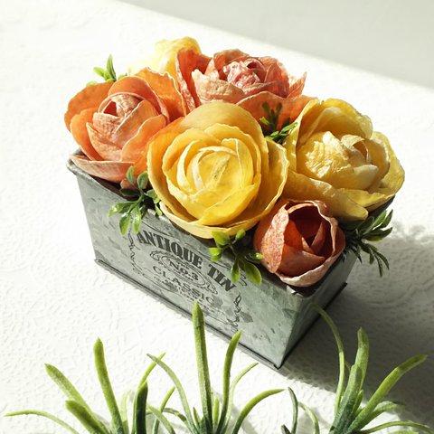 sold-out ブリキに貝殻の薔薇を飾って