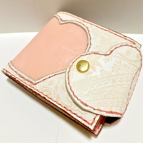 あつまれハギレ！コーラルピンクのいびつなハートが可愛い二つ折り財布