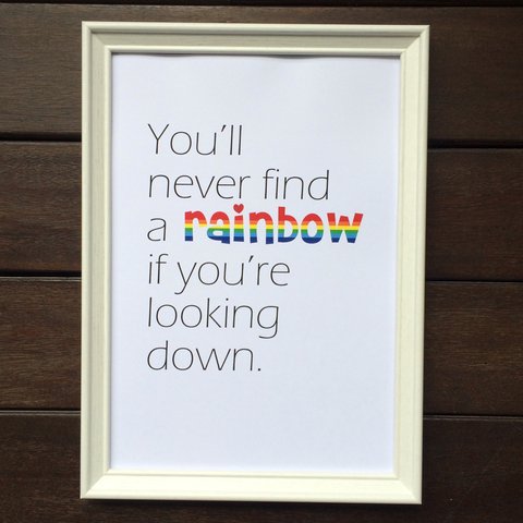 タイポグラフィ  "You will never find rainbow if you're looking down "