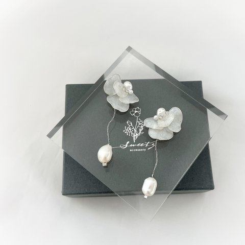 【〜White Petal〜】ホワイト花びらと揺れる淡水パールピアス・イヤリング