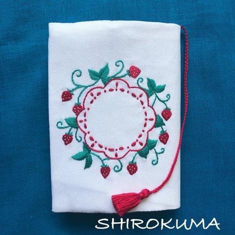 いちごの刺繍ブックカバー＊ホワイト