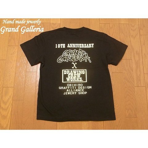 【Grand Galleria グランドガレリア】 10周年記念Tシャツ 太陽 太陽神 ブラック 黒 S M L XL シルバーアクセサリーショップ メンズ 彼氏 誕生日 プレゼント ギフト包装