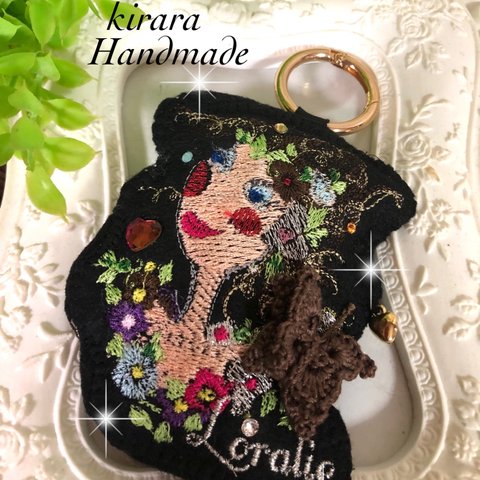 ロラライハリス刺繍　チャーム