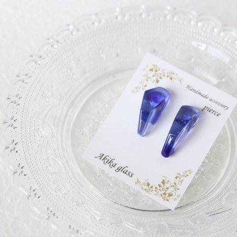 【美しき青】ガラスの鉱石ピアス&イヤリング　アシメントリー　