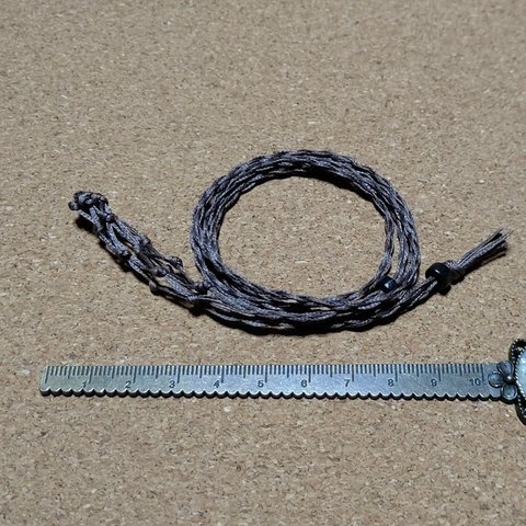 伸縮「茶色（2.5センチの丸玉用）石包みペンダント紐」四つ編み　マクラメ　ワックスコード　ウッドビーズ