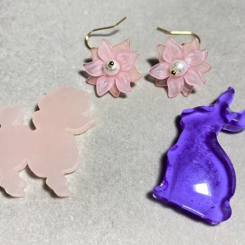 ピンク花柄ピアス