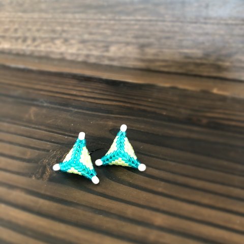 【送料無料】三角△studs pierce