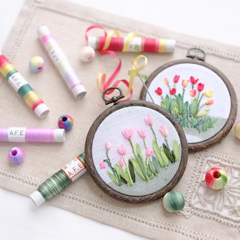 ピンクチューリップの花刺繍の製作キット(シルクリボン2本＋α入り）