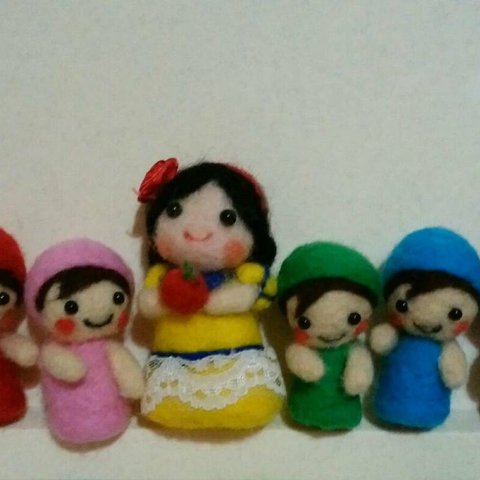 羊毛フェルト★白雪姫と７人のカラフル小人 チャーム オーナメント