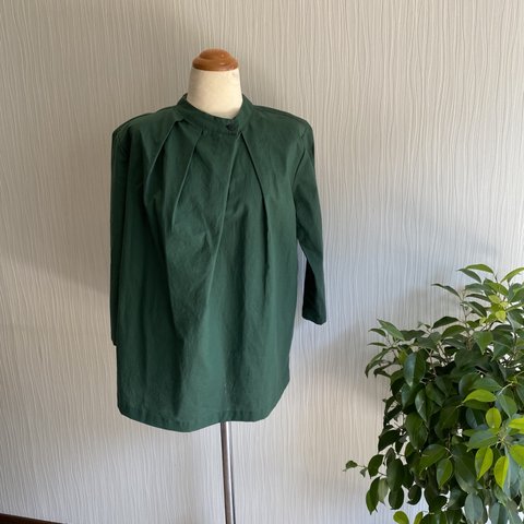 襟元が可愛い　7分袖　ブラウス　グリーン　緑