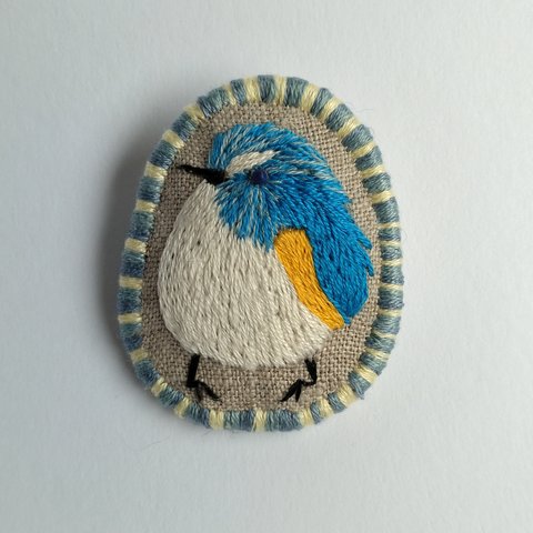 小鳥の刺繍ブローチ