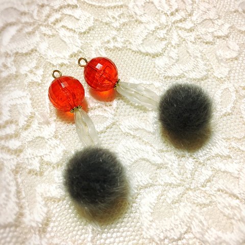 vintage　温もりオレンジ×グレーのふわふわファーボールピアス／イヤリング