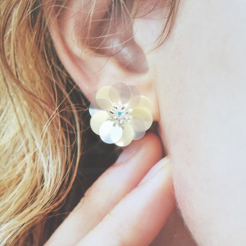 MARY...SWAROVSKIcrystal×Flowerピアス