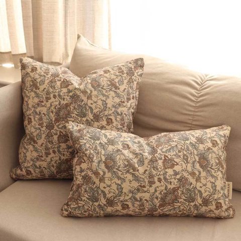 Vintage-like Floral Cushion Cover