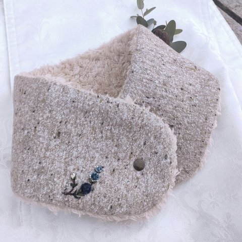 ネックウォーマー　新作　アイスブルー　フワフワ花刺繍