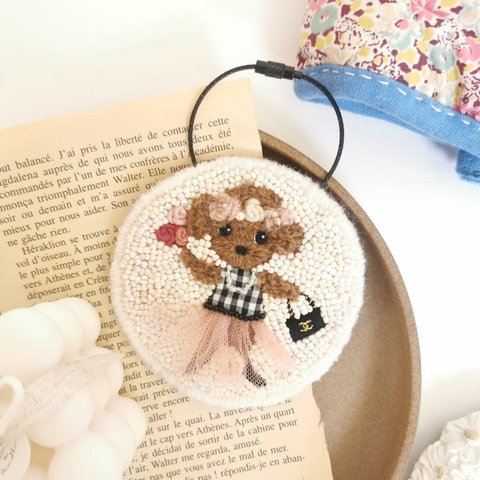 【ﾊﾞｯｸﾁｬｰﾑ・ﾌﾞﾛｰﾁ】ﾄｲﾌﾟｰﾄﾞﾙのﾋﾞｰｽﾞ刺繍