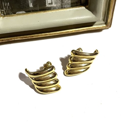 0373AMERICA VINTAGE EARRING  USA GOLDヴィンテージ　イヤリング　アンティーク  クラシカル　フラワー　大ぶり　クリップ　ナチュラル　カジュアル　ビーズ　金　羽