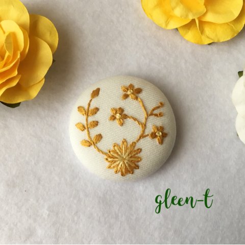 花🌸刺繍ブローチ  琥珀色 (ヘアゴム可)