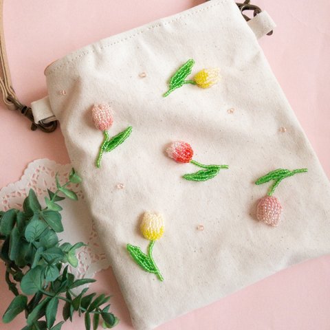 チューリップのビーズ刺繍スマホショルダー