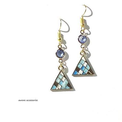 triangle pierced earrings　ブルー　トライアングル　三角　上品　パッチワーク風　ステンドグラス風　揺れる