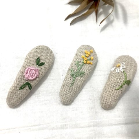 リネンの小花刺繍ぱっちんどめ(3個セット)