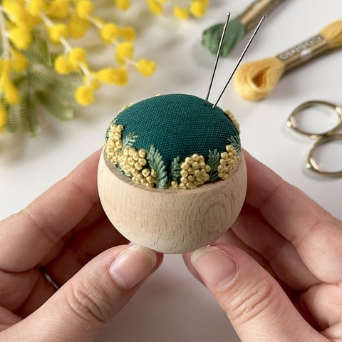 【刺繍キット】ミモザのピンクッション（深みグリーン）　解説動画付き