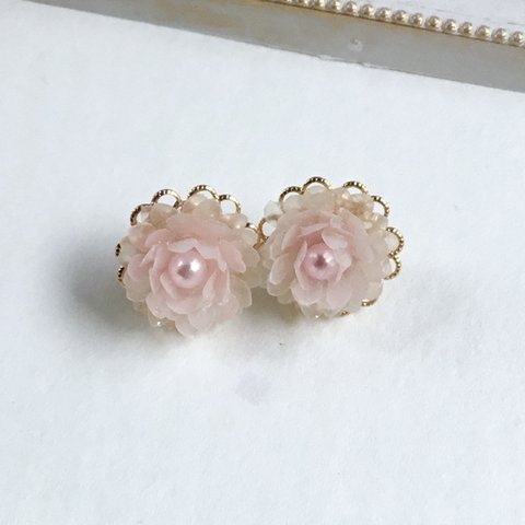 透きとおる睡蓮✴︎ピアス✴︎ピンク