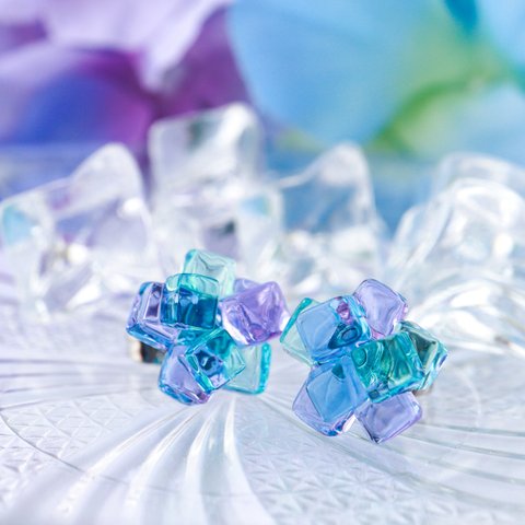 小)ガラスの紫陽花寒天ピアス　和菓子　ガラスフュージング　紫陽花　夏　ガラス　透明感