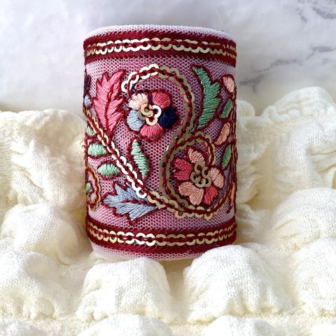 ポニーフック インド刺繍 華やかなゴールドラインストーン付き