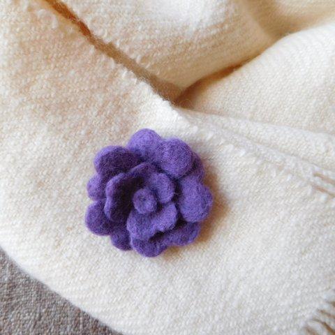 羊毛フェルトのお花ブローチ（紫色）