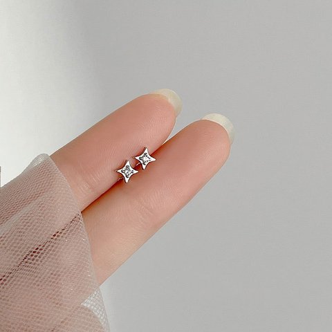 S925純銀製 　一粒　CZダイヤ　十字　星　スター　ミニピアス　小ぶり　小さめ　つけっぱなし　セカンドピアス