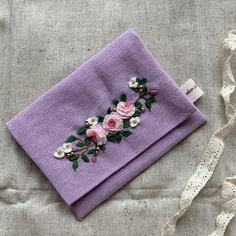 Order受付中薔薇の刺繍ティッシュケースです。