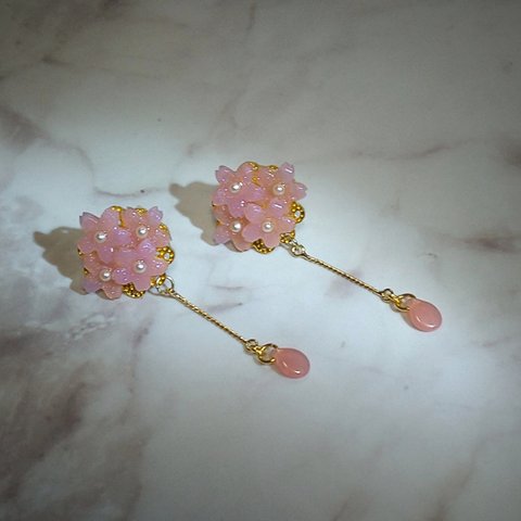 桜舞い散るピアス/レジン　