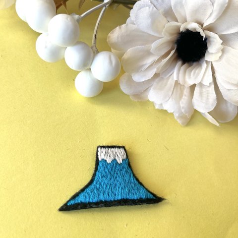 刺繍　富士山ブローチ