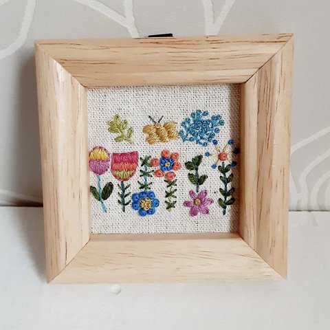 刺繍フレーム🌻 北欧風のお花　壁飾り インテリア雑貨