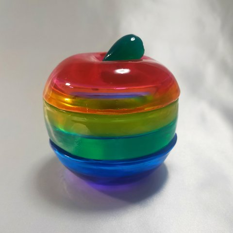 虹色キャンディカラー　マグネットつきりんごの置物/小物入れ/レジン雑貨