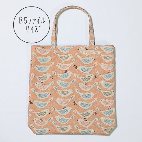 (ピンク色) 優しい感じの癒しの鳥たち🐤🐤  のB5ファイルが縦に入るbag