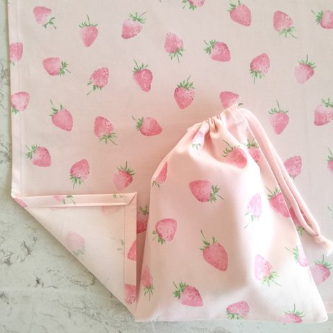 40×60  いちご柄 ランチョンマット 大判*巾着袋セット 女の子 給食 小学校 机サイズ 　ピンク