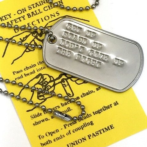 名言 DOGTAG 起き上がれ 立ち上がれ 闘うことを諦めるな DP-031 USA 新品